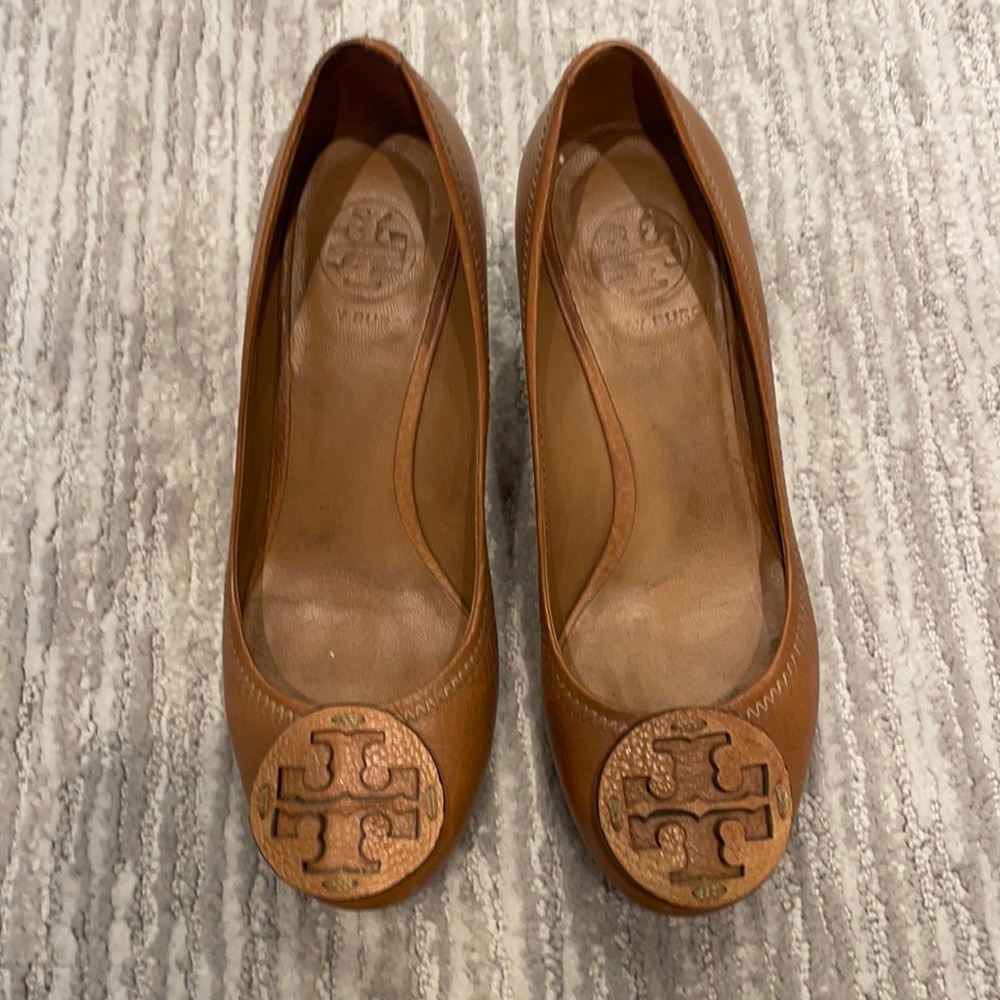 Tory Burch Sally Cognac Closed Toe Wedge Size 5
